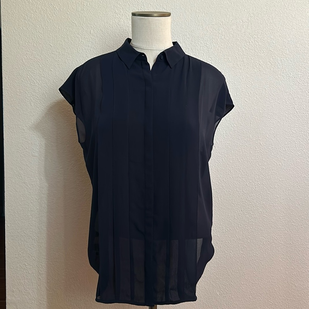 Ann Taylor Dress Shirt
M